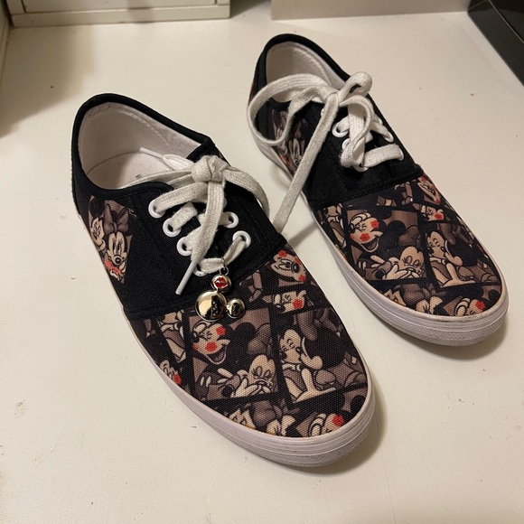 The Bradford Exchange Trevor Carlton 2014 Disney Mickey Mouse Sneakers - Picture 4 of 12